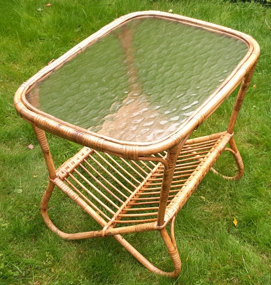 Vintage rotan tafeltje met glasplaat