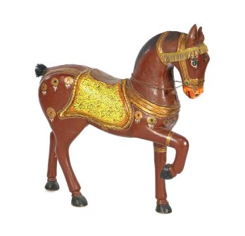 Polychroom beschilderd houten paard